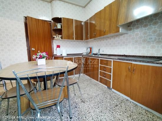 SE VENDE CHALET EN PARCELA URBANA EN LA ROMANA - ALICANTE