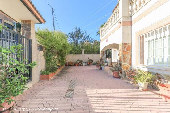 Casa en buen estado de conservación - BARCELONA