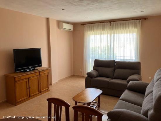 VIVIENDA COMPLETAMENTE AMUEBLADA Y EQUIPADA CON GARAJE INCLUIDO - ALBACETE