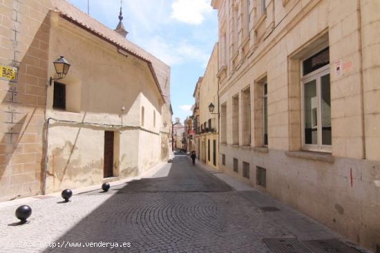 MAGNÍFICA VIVIENDA EN PLENO CENTRO DE LA CIUDAD - BADAJOZ