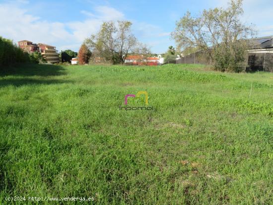 OPORTUNIDAD: PARCELA URBANIZADA EN CAMPO DE GOLF  BADAJOZ 🏡 - BADAJOZ