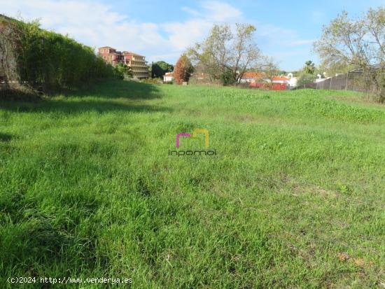 OPORTUNIDAD: PARCELA URBANIZADA EN CAMPO DE GOLF  BADAJOZ 🏡 - BADAJOZ