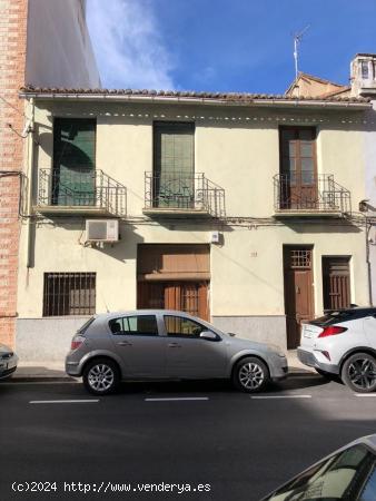  SE VENDE CASA CÉNTRICA PARA REFORMAR 220 METROS DE PLANTA - VALENCIA 