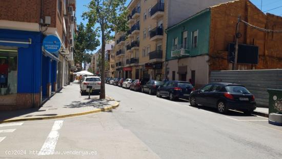 Local en zona muy comercial en Manises - VALENCIA