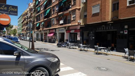 Local en zona muy comercial en Manises - VALENCIA