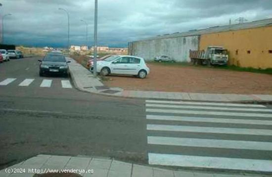 Terreno en venta en calle Rio Sequino,  Villaquilambre, León - LEON