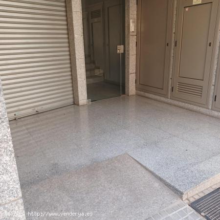 LOCAL COMERCIAL EN VENTA , MUY BIEN SITUADO , ECONÓMICO - BARCELONA