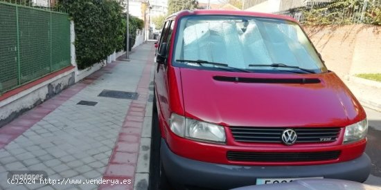 Volkswagen Transporter KOMBI 2,5 TDI 5V de 2000 con 143.400 Km por 5.000 EUR. en Madrid