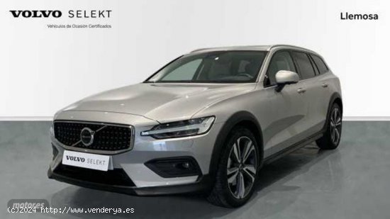  Volvo V 60 V60 Cross Country Ultimate, B4 AWD Semihibrido, Diesel, Bright de 2024 con 13.372 Km por  