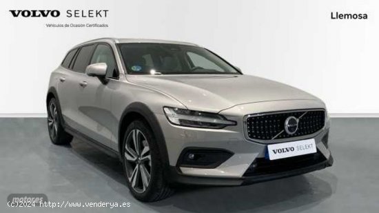 Volvo V 60 V60 Cross Country Ultimate, B4 AWD Semihibrido, Diesel, Bright de 2024 con 13.372 Km por 