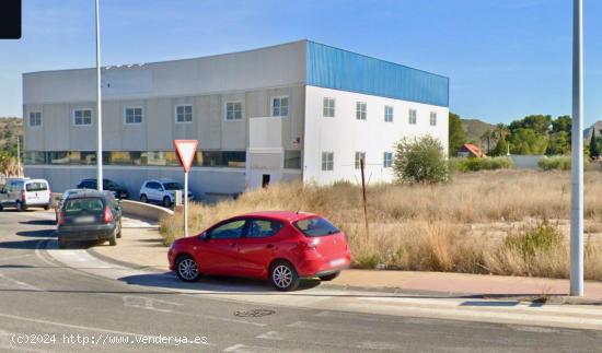 Nave Industrial, bien ubiada, en  Polígono Industrial Finca Lacy - ALICANTE