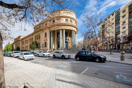 EN VENTA LOCAL COMERCIAL EN PLAZA SAN LAZARO, ZONA PZ DE TOROS GRANADA - GRANADA