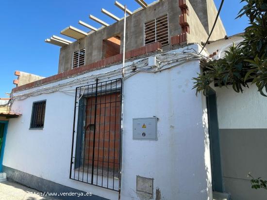  VIVIENDA EN LAS 800 VVDAS. - BADAJOZ 