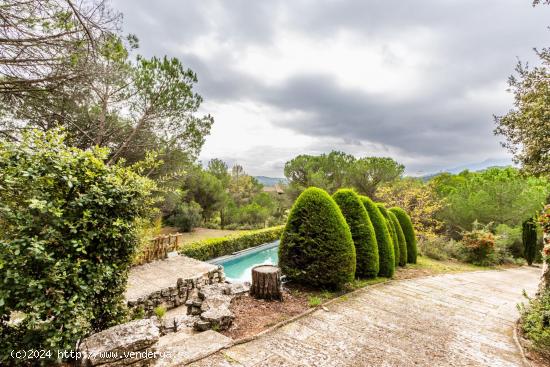  FINCA RÚSTICA AMB PISCINA I PISTA DE TENIS - BARCELONA 