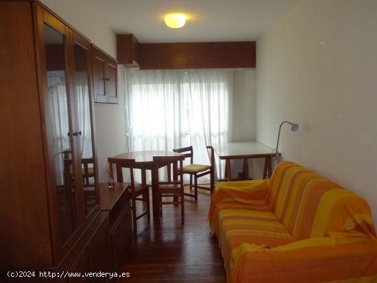  APARTAMENTO EXTERIOR EN EL ENSANCHE DE SANTIAGO - A CORUÑA 