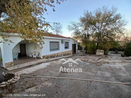 VIVIENDA CON PISCINA PROPIA A 4 KM DE ALBACETE - ALBACETE