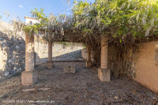 Parcela urbana de 700m en la mejor zona de durca - GRANADA