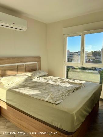 SE VENDE PRECIOSO PISO EN PRIMERA LINEA CON IMPRESIONANTES VISTAS AL MAR - ALICANTE