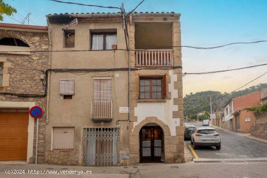  Casa de pueblo en Monistrol de Calders, esquinera a dos calles - BARCELONA 