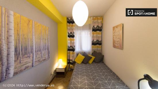 Habitación en piso de 6 dormitorios en Alcalá de Henares. - MADRID