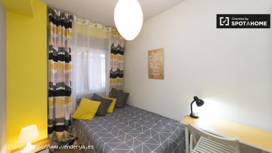 Habitación en piso de 6 dormitorios en Alcalá de Henares. - MADRID