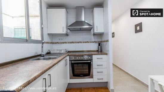 Acogedora habitación en alquiler en apartamento de 3 dormitorios en Poblats Marítims - VALENCIA