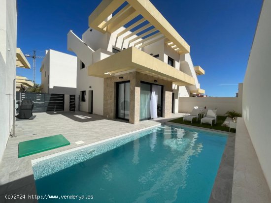 Villa en venta en Los Montesinos (Alicante)