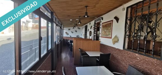 RESTAURANTE EN LA PASADILLA Y APTO PARA CONVERTIR EN VIVIENDA/S