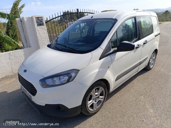  Ford Transit Courier 1,5TDCI,96CV de 2016 con 214.000 Km por 9.900 EUR. en Valencia 