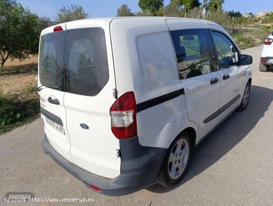 Ford Transit Courier 1,5TDCI,96CV de 2016 con 214.000 Km por 9.900 EUR. en Valencia