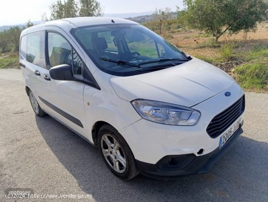 Ford Transit Courier 1,5TDCI,96CV de 2016 con 214.000 Km por 9.900 EUR. en Valencia