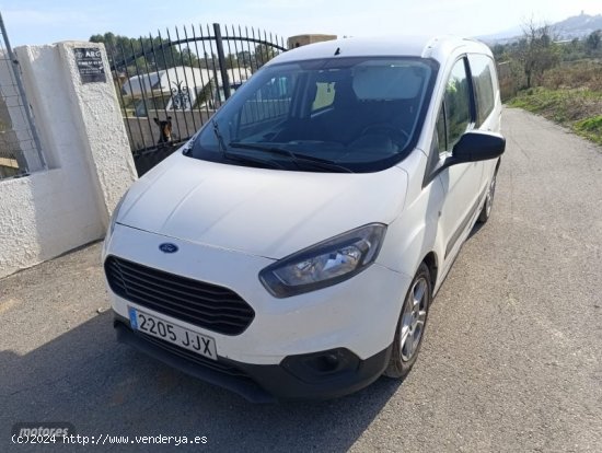 Ford Transit Courier 1,5TDCI,96CV de 2016 con 214.000 Km por 9.900 EUR. en Valencia