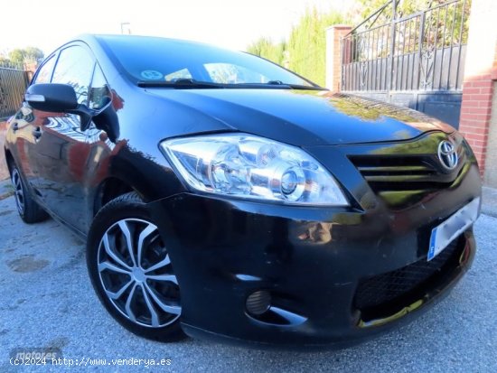  Toyota Auris 1.4 D4D ELEGANCE-KLIMA A/C de 2011 con 600.000 Km por 2.500 EUR. en Granada 