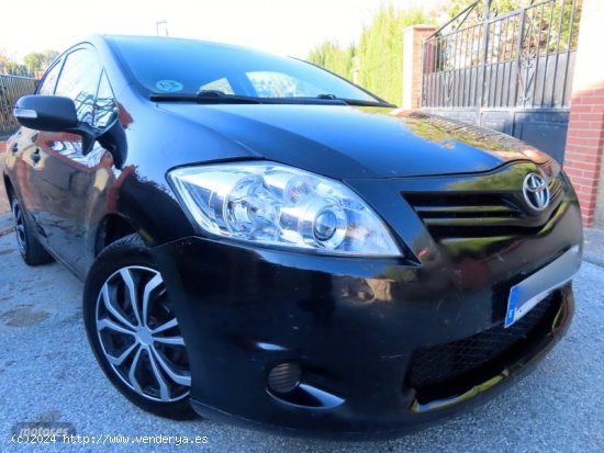 Toyota Auris 1.4 D4D ELEGANCE-KLIMA A/C de 2011 con 600.000 Km por 2.500 EUR. en Granada