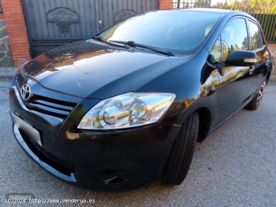 Toyota Auris 1.4 D4D ELEGANCE-KLIMA A/C de 2011 con 600.000 Km por 2.500 EUR. en Granada