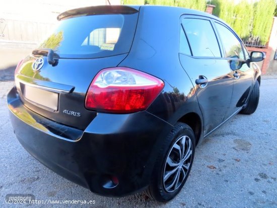 Toyota Auris 1.4 D4D ELEGANCE-KLIMA A/C de 2011 con 600.000 Km por 2.500 EUR. en Granada