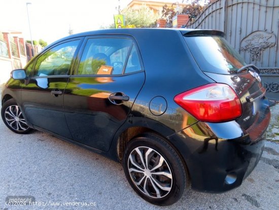 Toyota Auris 1.4 D4D ELEGANCE-KLIMA A/C de 2011 con 600.000 Km por 2.500 EUR. en Granada