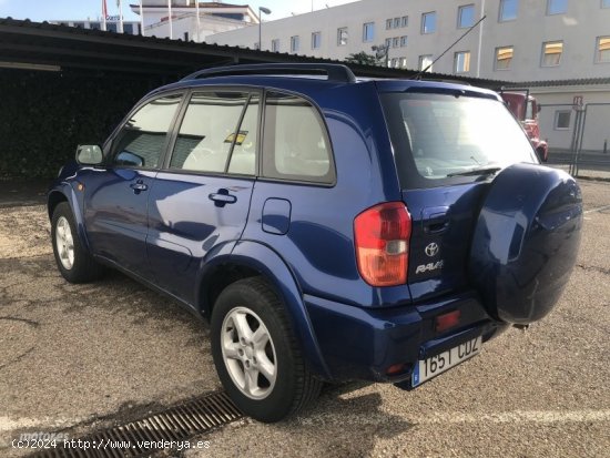 Toyota RAV 4 2.0 i AUTOMATICO de 2003 con 122.000 Km por 9.500 EUR. en Sevilla