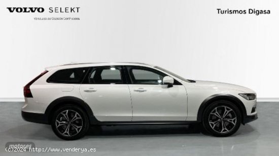 Volvo V 90 V90 CROSS COUNTRY PRO, B4 AWD MILD HYBRID (DIESEL) CON TECHO PANORAMICO. de 2021 con 24.7