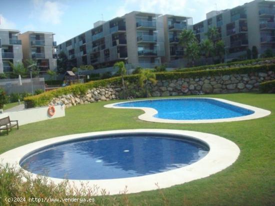 APARTAMENTO DE 2 DORMITORIOS CON A.A., PARKING Y TRASTERO. ED. PARADISE VILLAGE. - TARRAGONA