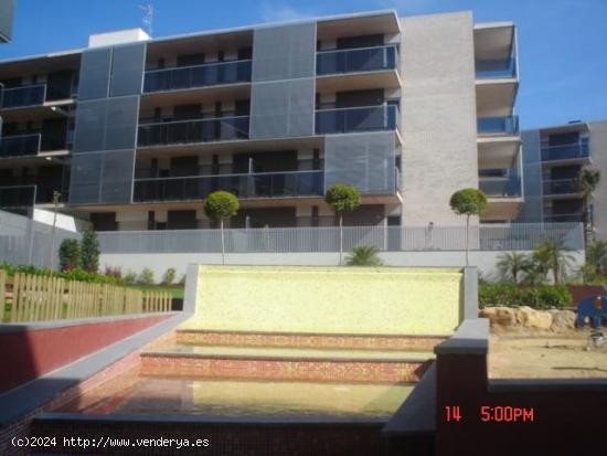 APARTAMENTO DE 2 DORMITORIOS CON A.A., PARKING Y TRASTERO. ED. PARADISE VILLAGE. - TARRAGONA