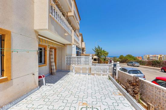 BUNGALOW PLANTA BAJA CON PISCINA Y VISTAS DESPEJADAS AL PARQUE AROMÁTICO - ALICANTE