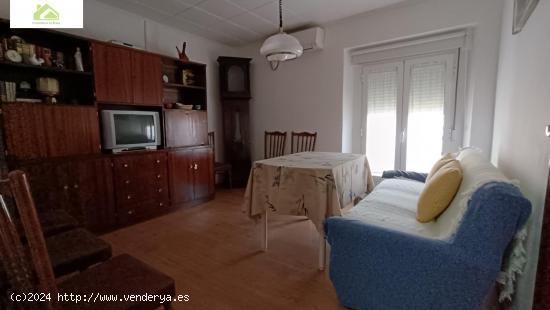 CASA EN VENTA ZONA CENTRO (2 PLANTAS). 4 HABITACIONES Y 2 BAÑOS. - ZAMORA