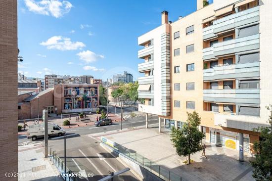 VENTA DE PLAZA DE PARKING PARA COCHE Y DOS MOTOS EN PLAÇA CULTURA DE LA PAU - TARRAGONA