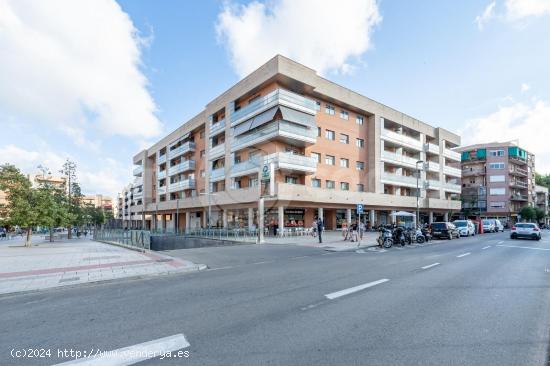 VENTA DE PLAZA DE PARKING PARA COCHE Y DOS MOTOS EN PLAÇA CULTURA DE LA PAU - TARRAGONA