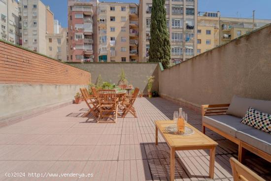  Piso con terraza de 67m2 - BARCELONA 