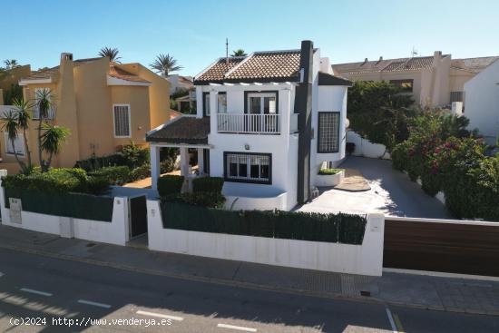 CHALET EN CABO DE PALOS EN PARCELA DE 447 M² - MURCIA