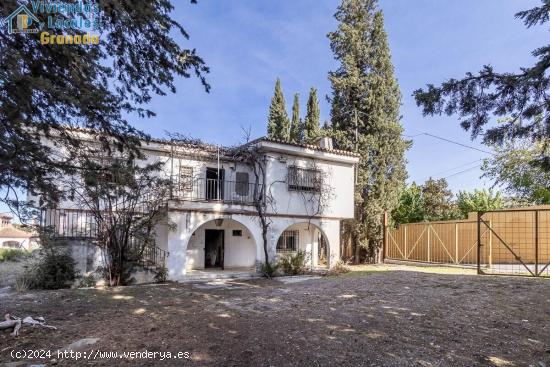 CHALET CON PARCELA DE 2.800 M2 EN BARRIO DE MONACHIL - GRANADA