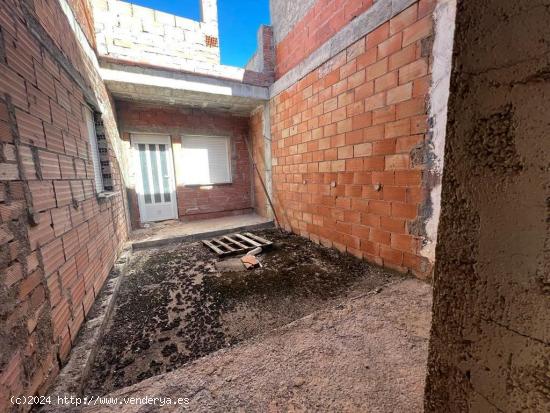 Se vende terreno con dos viviendas nuevas en Miranda - MURCIA