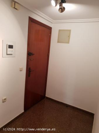 VENDO PISO EN PLENO CENTRO DE ELDA CON GARAJE CERRADO - ALICANTE